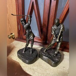 Golf man and women bronze statue
